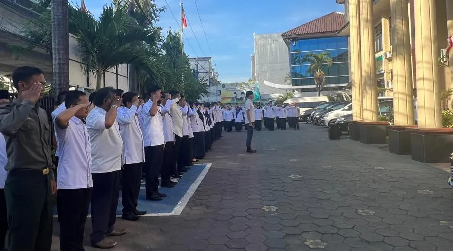 KPTA Makassar Pimpin Apel Senin Pagi Sekaligus Membuka Pentas Seni Dan