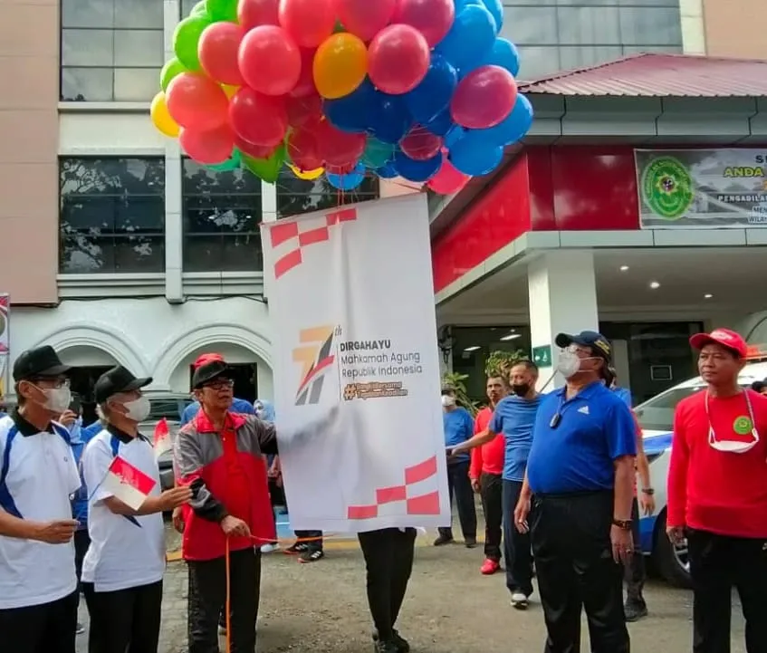 Pta Makassar Mengikuti Gerak Jalan Santai Dalam Rangka Hut Mahkamah